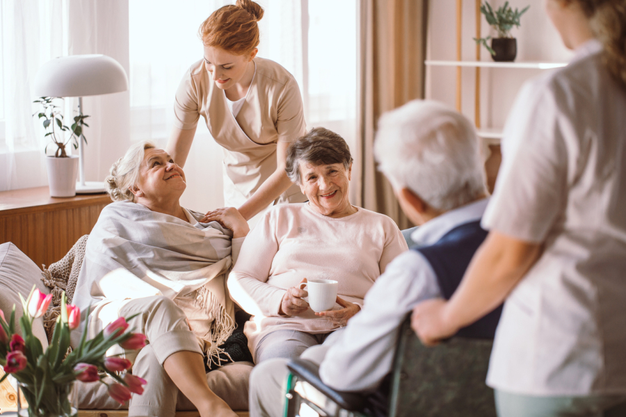 Уход за пожилыми людьми в домах престарелых: лучшие практики и рекомендации