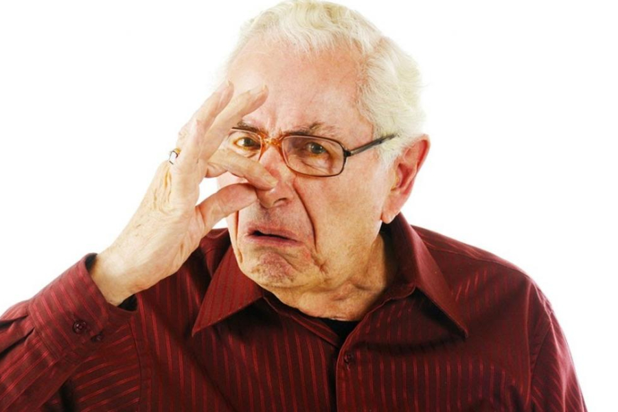 Причины появления старческого запаха у мужчин и женщин